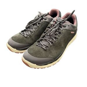 Lowa Malta GTX Low Waterproof Hiking shoes. Women’s 10